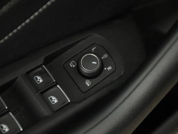 Car image 36