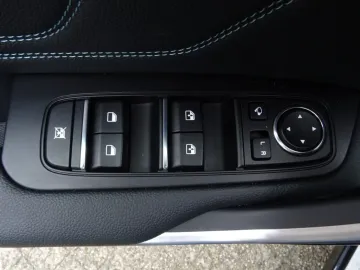 Car image 33