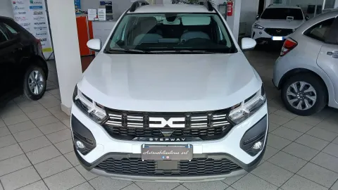 Car image 3