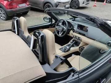 Car image 25