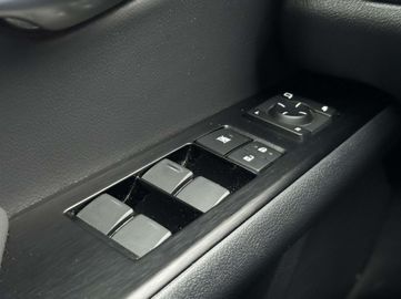 Car image 37