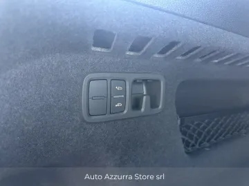 Car image 32
