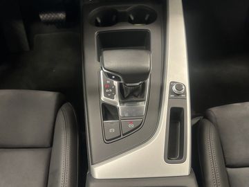 Car image 25