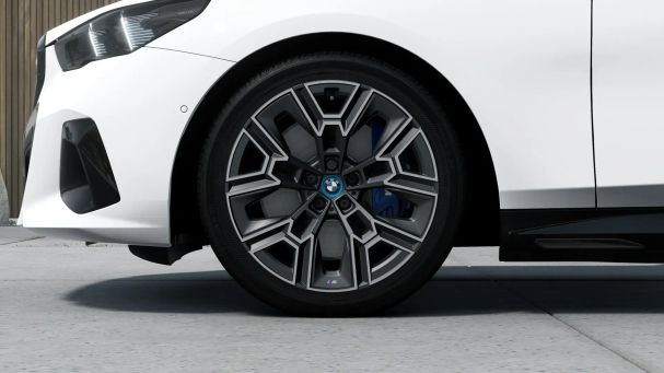 BMW i5 M60 xDrive 440 kW image number 14