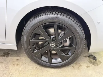 Car image 27