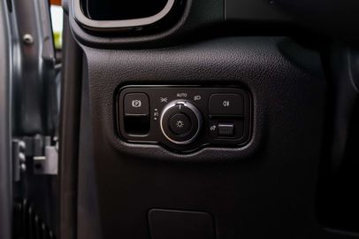 Car image 33