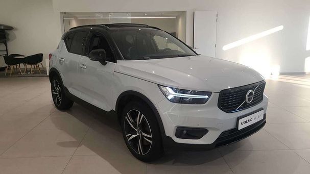 Volvo XC40 R Recharge Plug-in Hybrid T4 Design 155 kW image number 6