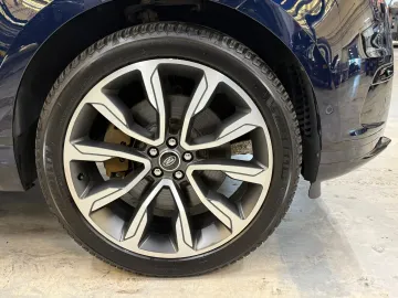 Car image 27