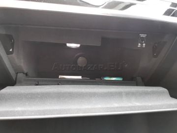 Car image 37