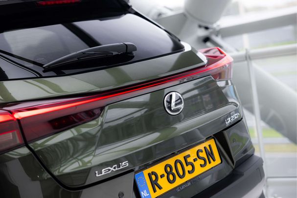 Lexus UX 250h 135 kW image number 48