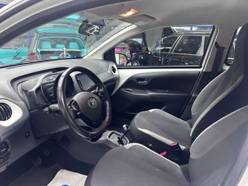 Car image 10