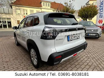 Car image 3
