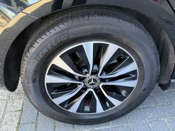Car image 36