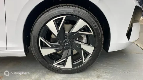 Car image 20