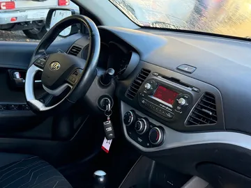 Car image 25