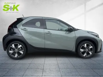 Car image 2