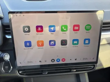 Car image 18