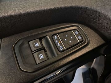 Car image 32