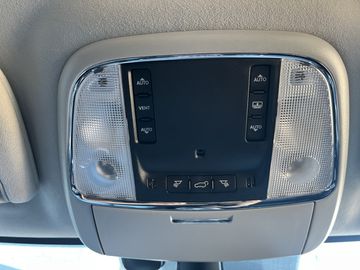 Car image 28