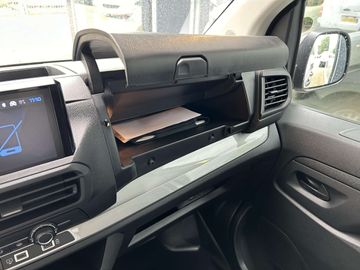 Car image 37