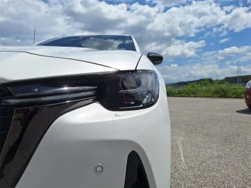 Car image 40