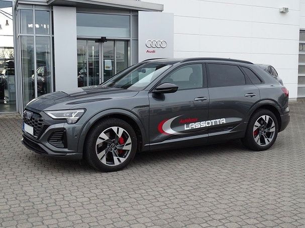 Audi Q8 55 quattro e-tron S-line 300 kW image number 3