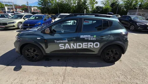 Car image 5