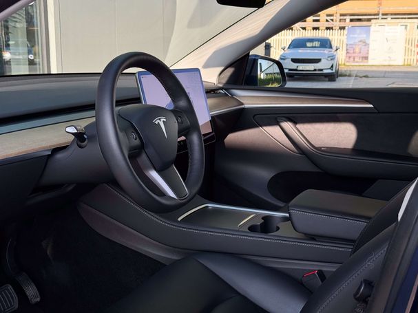 Tesla Model Y Long Range AWD 378 kW image number 14