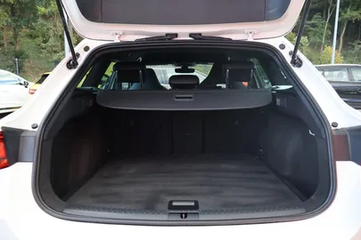 Car image 34