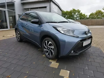 Car image 2