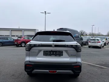 Car image 3