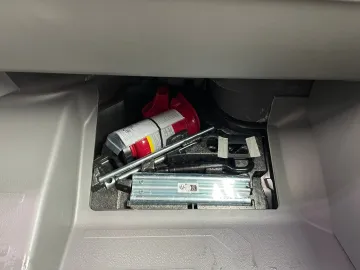 Car image 28