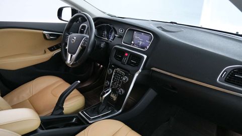 Car image 30