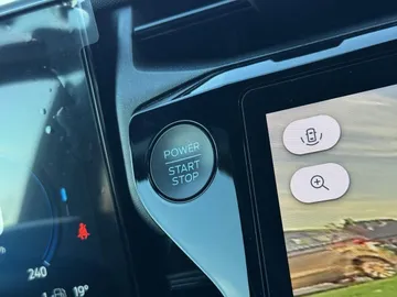 Car image 36