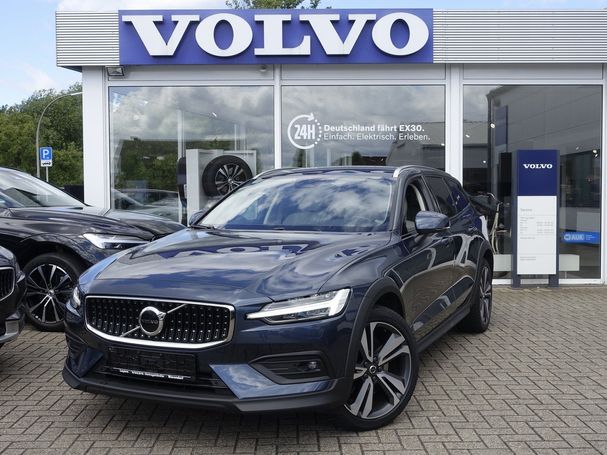 Volvo V60 Cross Country AWD B4 145 kW image number 1