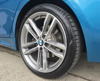 Car image 32