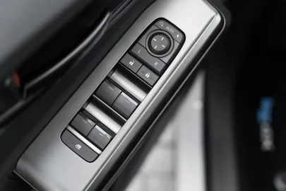 Car image 36