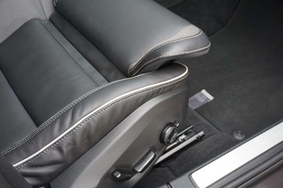 Car image 36