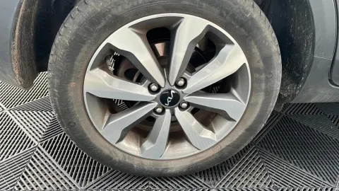 Car image 27