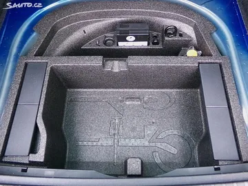 Car image 27