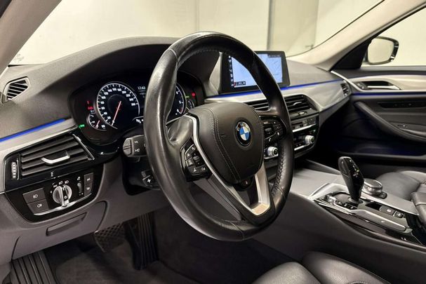 BMW 530d Touring 195 kW image number 16