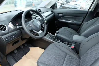 Car image 4