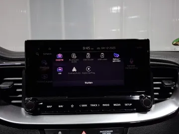 Car image 26