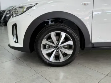 Car image 32