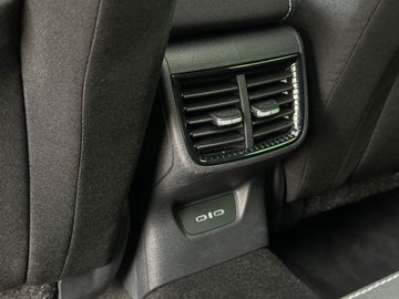 Car image 35