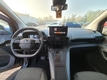 Car image 12