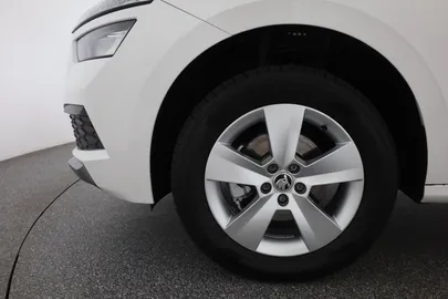 Car image 30