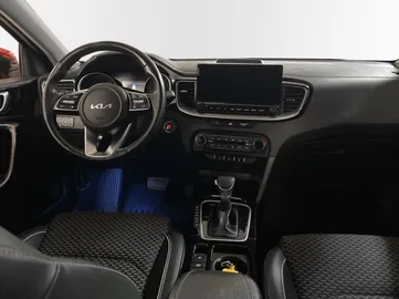 Car image 10