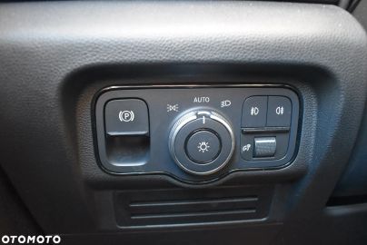 Car image 32