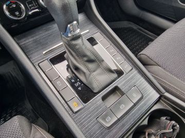 Car image 36